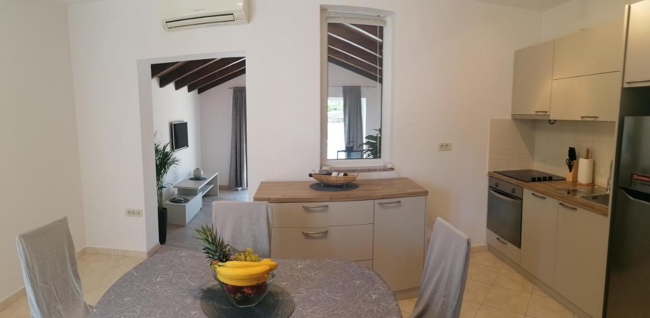 Cozy House With Pool Near Rovinj Apartment Kanfanar Exterior photo