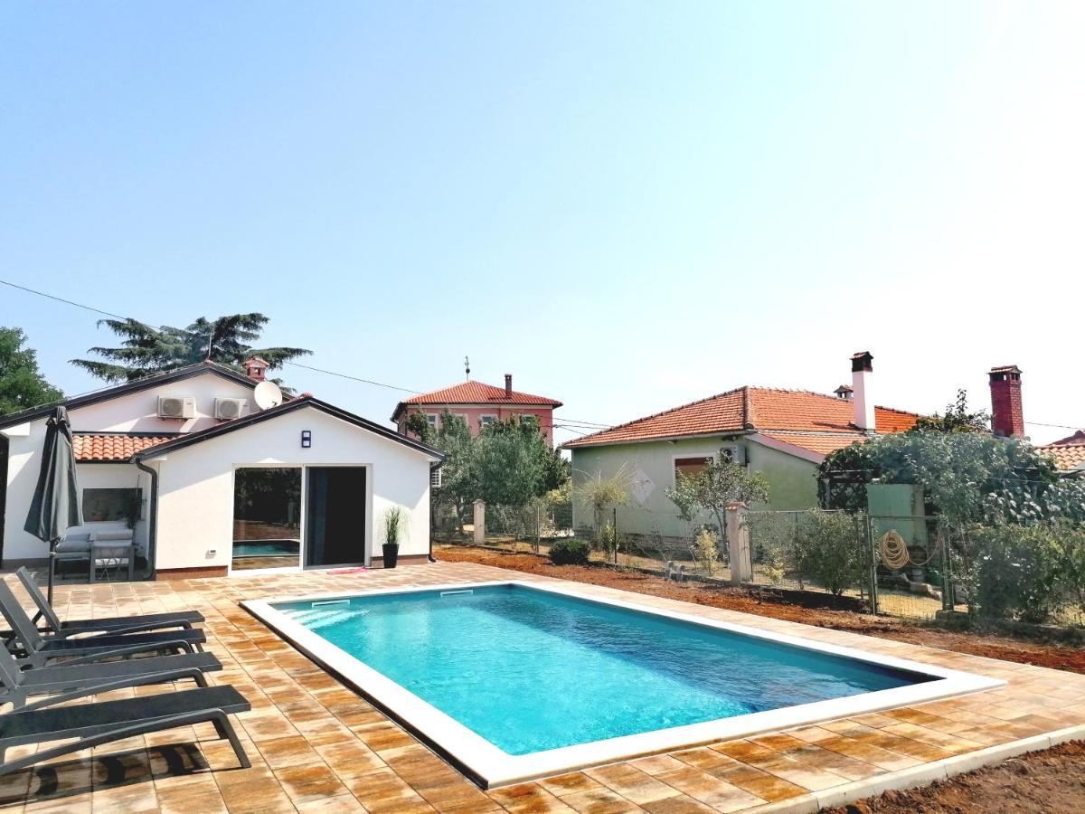 Cozy House With Pool Near Rovinj Apartment Kanfanar Exterior photo